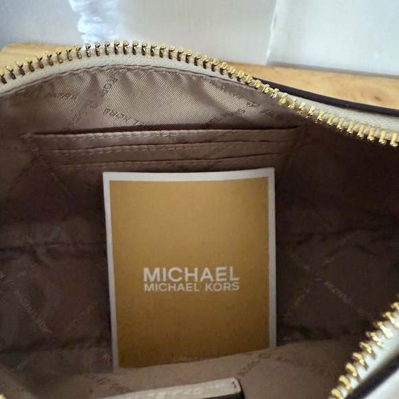 Michael Kors White and Gold Shoulder Bag with Studded Design - Picture 4 of 8